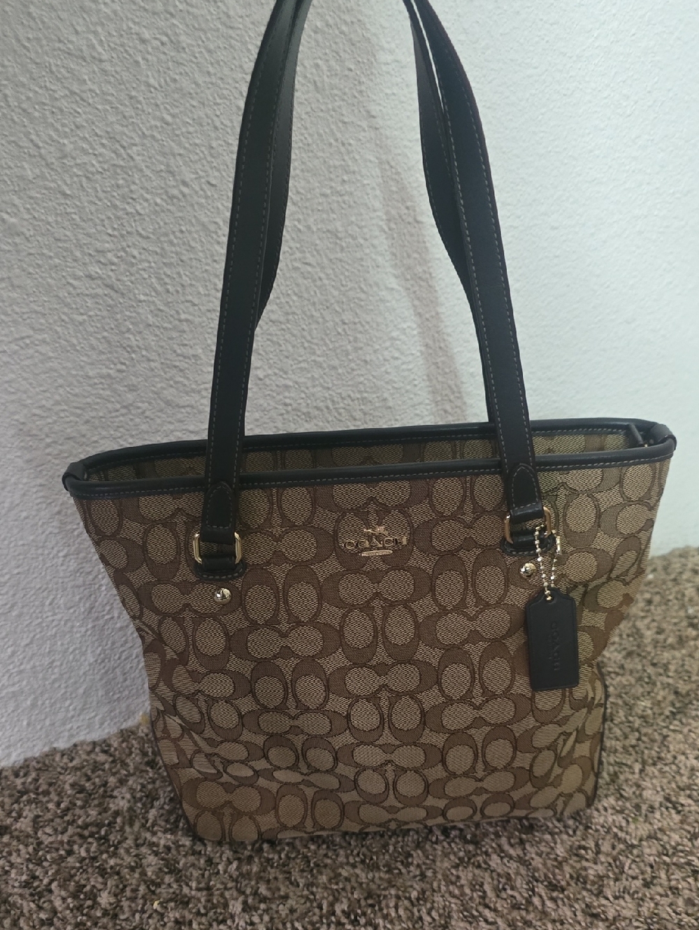 Coach Tan & Brown Signature Med Tote W/ Dark Brown Trim & Gold Hardware (EUC)✨️